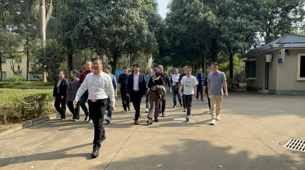 华鸿水务集团举办“携手健步启新篇奋发有为正当时”公司团建活动